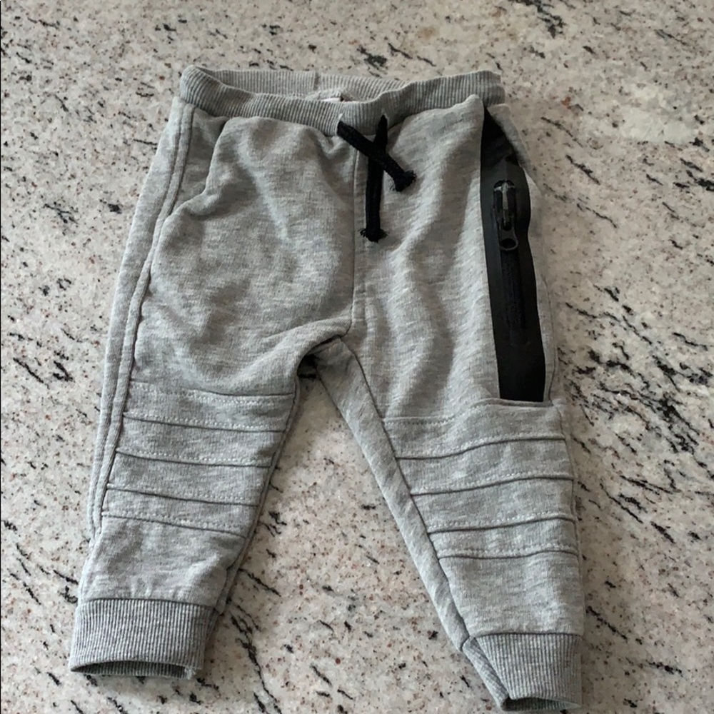 Zara gray sweatpants with zipper 9-12 months